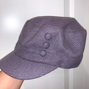 Gray Newsboy Style Bill Fiddler Cap Button Detail